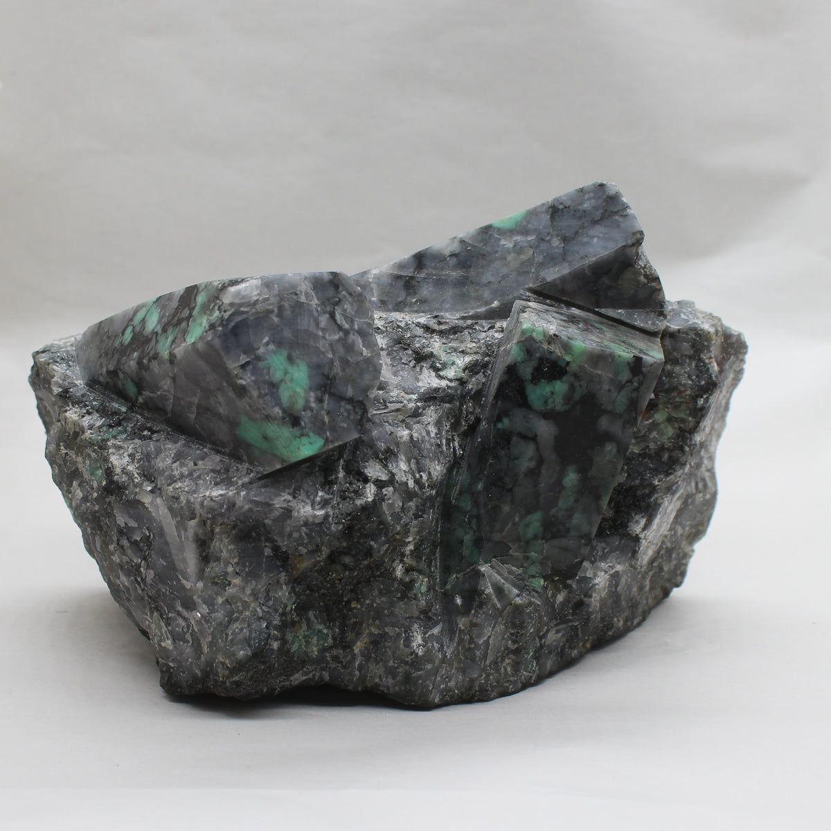 Emerald Carving with Matrix #001
