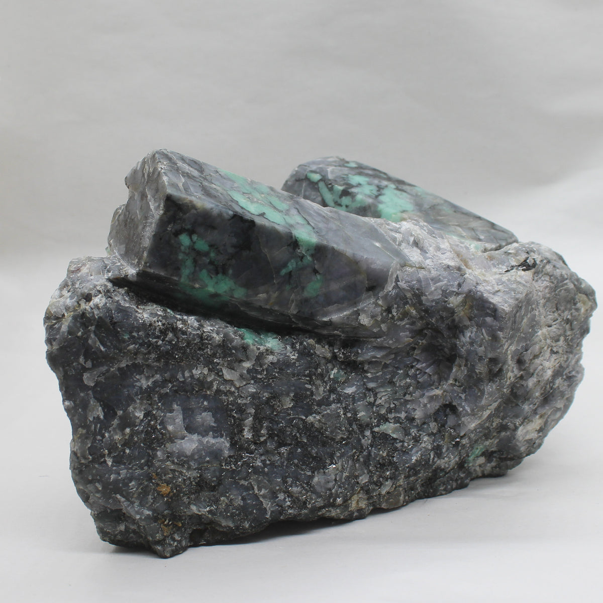 Emerald Carving with Matrix #001