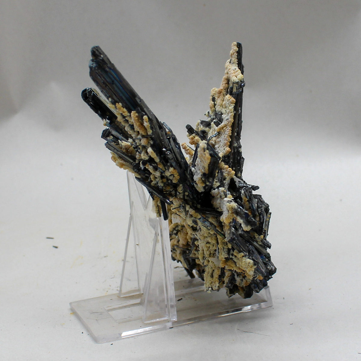 Stibnite Cluster #006